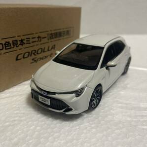 1/30 トヨタ 新型カローラスポーツ COROLLA SPORT 非売品 カラーサンプル ミニカー ホワイトパールクリスタルシャインの画像1