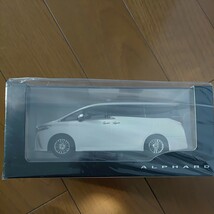 送料無料 新品未開封 新型トヨタアルファード1/30スケールダイキャスト製ミニカー カラープラチナホワイトパールマイカ089_画像6