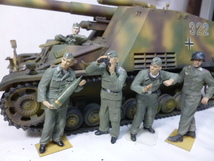 1/35ドイツ重自走榴弾砲 フンメル砲兵５体付 完成品_画像3