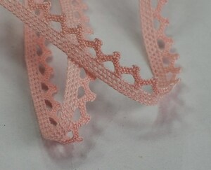 【手芸・縫製】２０ｍまき　　綿レース　うすピンク　細巾７ｍｍ　