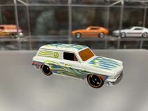 ビンテージトイ　ミニカーHot Wheel '69 フォルクスワーゲン スクエアバック ルース - 1:64 - VW Hippie Mobileホットウィール _画像3