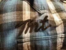 【TMT】ウエスタンチェック柄ネルシャツM 日本製 長袖チェックシャツ 文字刺繍デザイン入り 名作 人気アイテム_画像4