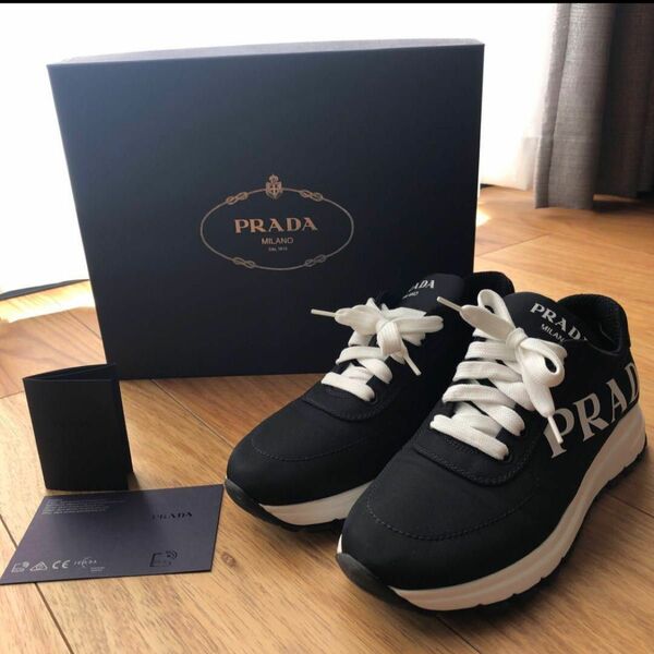 PRADA プラダ　運動靴　スニーカー 黒