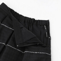 新品　TO BE CHIC　リボンベルト付き　後ろゴム　素敵なジャカードボーダースカート　42　黒　49500円_画像4