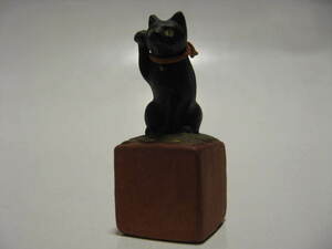 * Taisho ~ Showa era the first period miniature. pretty black cat. maneki-neko doll . thing paste nerimono .. thing ... earth ..*