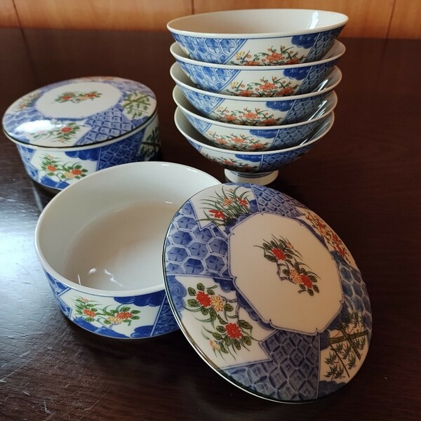 送料込　有田焼吾山窯　蓋付き鉢2客＆茶碗5客　染付花絵　和食器　陶器　未使用品