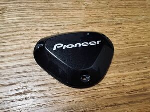 小傷があります。メタリックグレーのパイオニア ペダリングモニター用送信機カバーです。Pioneer パワーメーター キャップ