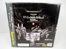 ◆[B19]未使用品　YAMATO　超時空要塞マクロス完全変形版　1/48　VF-1J　スーパー＆ストライクパーツ　ステルスタイプ　長期保管品　現状品_画像2