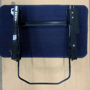 【美品,動作確認済,当日発送】ヴィッツ CP90 NCP91 レカロ RECARO シートレール 運転席 右 車検 24MA6-04の画像1