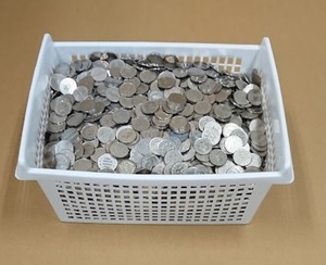 中古 メダル　コイン　２０００枚以上 ２５パイ ２５φ　スロット　パチスロ