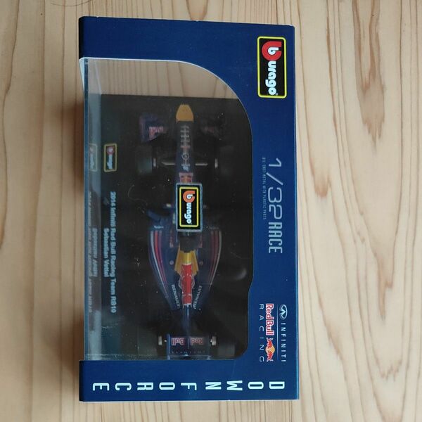 bburago 1/32 2014 Infiniti RedBull Racing Team RB10 Sebastian Vet