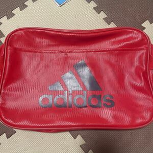 adidas エナメルバック