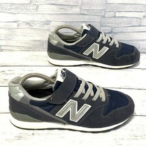 R5807bE New Balance996 ニューバランス996 スニーカー ネイビー×グレー 23cm キッズ マジックテープ 子供靴 ジュニア 通学 YV996CNV_画像3