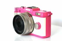 超レア LOEWE + PENTAX のコラボレーションモデル　デジカメ PENTAX Q Magenta Pink 限定100台生産_画像3