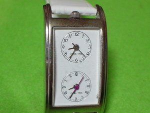 珍品　デザイン　PIANISSIMO　W型　腕時計　角型　ホワイト
