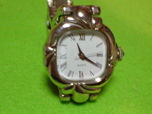 珍品　デザイン　NOEVIR　女性用腕時計　角型　ホワイト　JAPAN