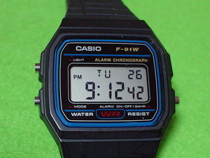 珍品　アンティーク　CASIO　Fー９１W　腕時計　角型