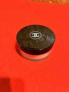 Chanel Chanel Poodwol Univercell Libble 20 Class Powder&gt; Около 70 % остается.