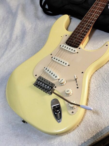 フェルナンデス ストラトキャスター 白 エレキギター オマケ多数 ケース付き エレキギター STRATOCASTER