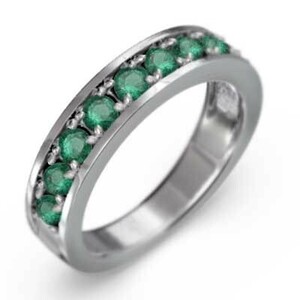 k18 white gold half Eternity - ring emerald 