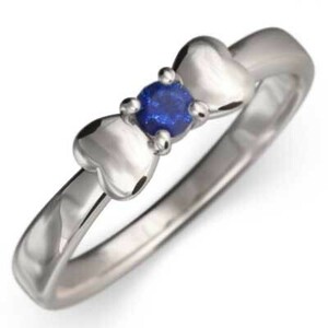 10kホワイトゴールド 指輪 リボン デザイン 一粒 9月の誕生石 サファイア(青)