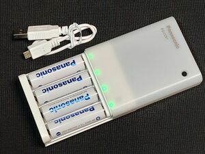 ■ Panasonic　USB出力付 LEDライト内蔵 充電器　■ Panasonic 単3形　eneloop