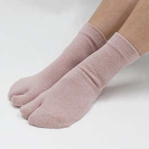 2足セット 足袋靴下 ( ピンク ) シルク混 82% 足袋型靴下 足袋ソックス シルク 保温性 放湿性 吸湿性 快適 サラサラ 外反母趾
