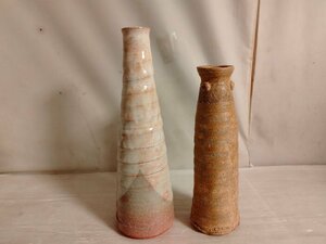 陶器製の花瓶２本　陶印あり