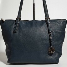 美品 マイケルコース トートバッグ 本革 シボ革 シュリンクレザー MICHAEL KORS 紺 ビジネス ブリーフケース メンズ 大容量 仕事 A4 肩掛け_画像2