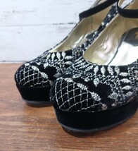 美品☆ANNA SUI アナスイ 刺繍 ウェッジソールパンプス ベロア生地 アンクルストラップ シューズ 日本製 3.5 約22.5cm_画像3