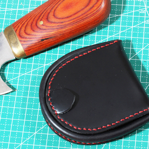 最新番本革極厚 半円型（馬蹄型）小銭入れコインケース手縫い 紳士ブラック赤糸限定1点の画像3