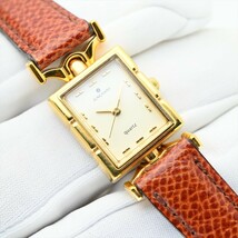 10.未使用 JUNGHANS/ユンハンス●KJ-720L クオーツ 30m防水 電池交換済 レディース腕時計 純正ベルト 中古 ゴールドカラー 角型 レトロ_画像2