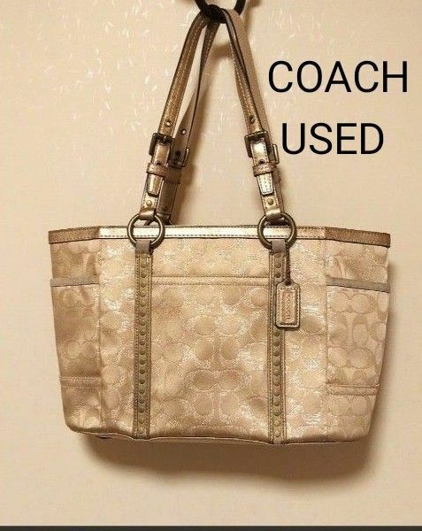 中古　COACH　トートバッグ　シグネチャー　スタッズ 　ベージュ ＆ ゴールド　コーチ　USED　送料無料 