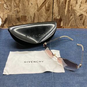 送料無料【Mう1200】ジバンシィ　サングラス　ロゴ　GIVENCHY ケース付き