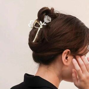 A007 ヘアクリップ バンスクリップ 髪留め ヘアアクセサリー 韓国風 (バラの花)