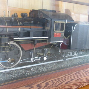 1336 模型機関車 C571 全長約81cm SL 昭和天皇 お召列車 蒸気機関車 大型 金属製 ガラスケース付き 中古品の画像6
