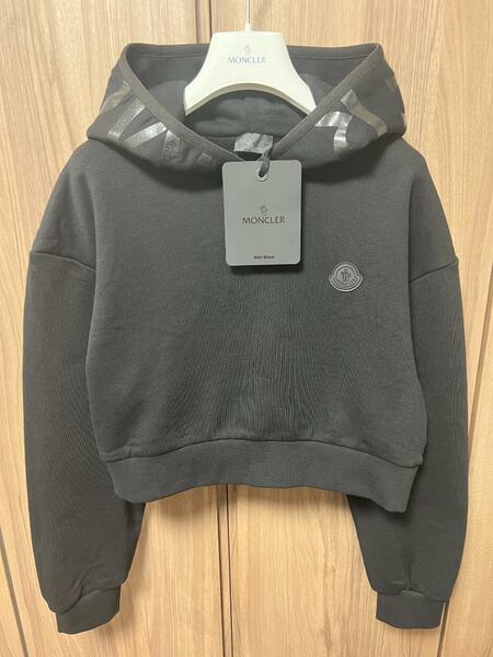 未使用・本物保証☆MONCLER Cropped sweatshirt Ladys Hoodie パーカー XLサイズ ブラック色 レディースモデル 人気商品