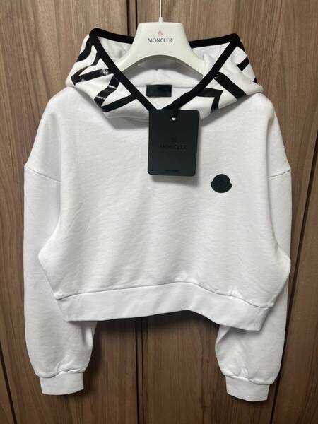 未使用・本物保証☆MONCLER Cropped sweatshirt Ladys Hoodie パーカー Sサイズ ホワイト色 レディースモデル 人気商品