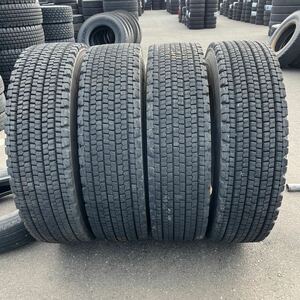 11R22.5 BRIDGESTONE, W900 中古　　激安美品　4本セット：50000円