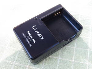 パナソニックの充電器”LUMIX DE-A11A”