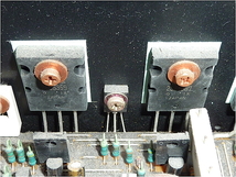 自作用 8チャンネル パワーアンプ基板 大型放熱器付 2SA1987/2SC5359パワートランジスタ6組他 高級フラッグシップAVアンプから取り外し品_画像7