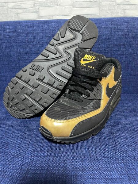 NIKE AIR MAX 90 ESSENTIAL ブラックゴールド　マイソール使ってます。