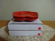 ルクルーゼ Le Creuset「Flower Plate (Apple)」2点ペア箱入・未使用 フラワー/フルール アップルレッド　花型プレート 2つset_画像4