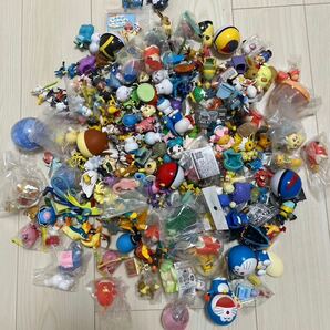 【大量★キャラクターミニフィギュア 】230個以上 ポケモン ドラえもん ちいかわ 星のカービィ ガチャ ミニオン ディズニー キティの画像1