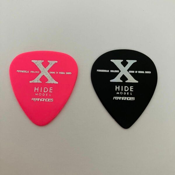 レア！2枚セット　中古　XJAPAN hide ピック ギターピック FERNANDES ブラック　ピンク