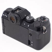 【ショット数18回】富士フイルム FUJIFILM ミラーレスデジタルカメラ X-S10 ボディ ブラック_画像3