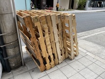 ■中古 木製パレット 複数あり 直接引き取り歓迎 大阪市中央区 大工 コンテナ ※要問合せ_画像1
