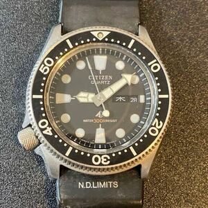 CITIZEN クォーツ WATER 300M / 2852-265980 ダイバーウォッチプロマスター 動作未確認