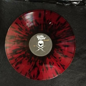 D03 中古LP 中古レコード サントラ DEATH PROOF デスプルーフ クウェンティンタランティーノ US盤 赤黒スプラッタービニール 106172-1の画像7