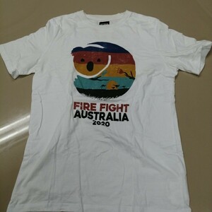 D03 バンドTシャツ　フェスT　FIRE FIGHT AUSTRALIA 2020 concert for national bushfire relief 白　コアラ　オーストラリア